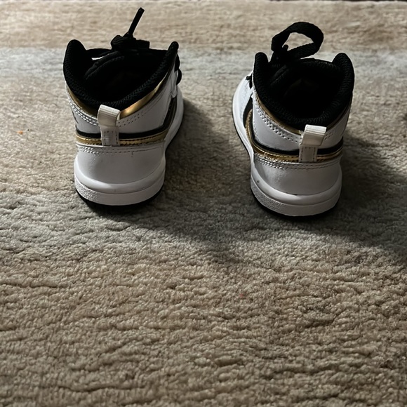 5C Jordan’s Mids - Picture 5 of 5